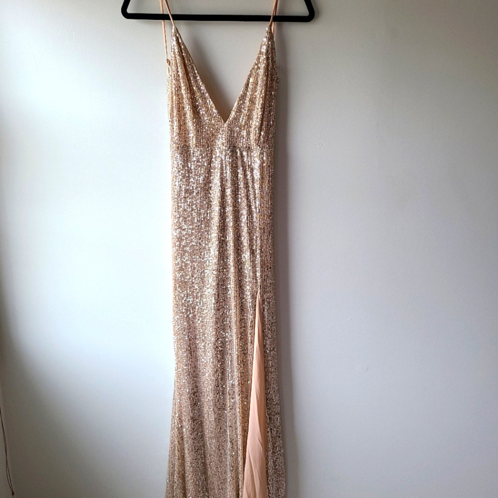 BACKLESS SEQUIN V- neck party dress